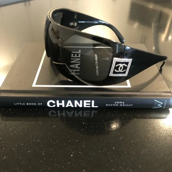 Authentic CHANEL 5086-B Oversized Sunglasses • Black with Crystal CC Logo - Picture 5 of 16